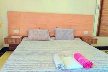 هتل Taj Street Hostel