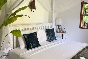 هتل The Jungle Loft   Galle