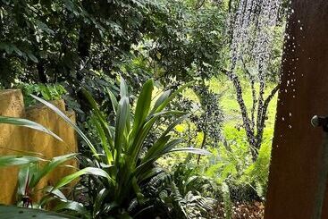 هتل The Jungle Loft Galle