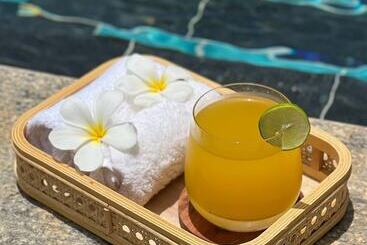 هتل The Jungle Loft   Galle