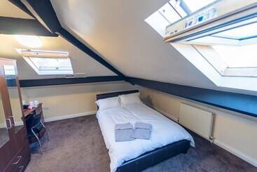 پانسیون 121 Pershore Road B5 Private Rooms In Large Guest House