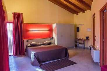 پانسیون Room In Guest Room Alba Village Hotel Room Twin Beds