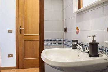 پانسیون Kamchu Apartments Room With Bathroom Ensuite Anagnina Tor Vergata