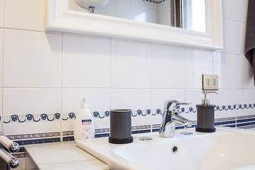 پانسیون Kamchu Apartments Room With Bathroom Ensuite Anagnina Tor Vergata