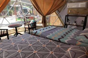 پانسیون Liwa Liw Beach Villas & Dome Glamping