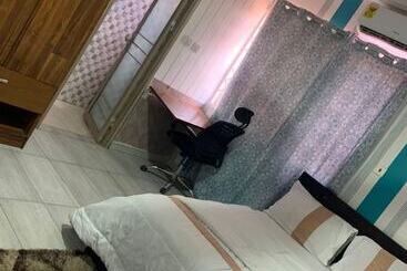 پانسیون Maxjen Haven Guest House