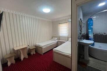 پانسیون Shodlik Guest House