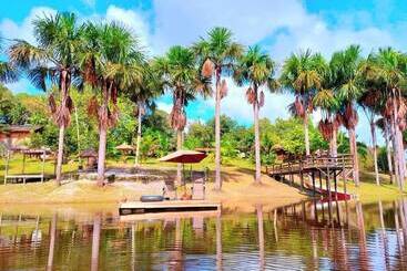 استراحتگاه Ponta Poranga Jungle Lodge
