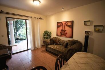 Anona Guesthouse