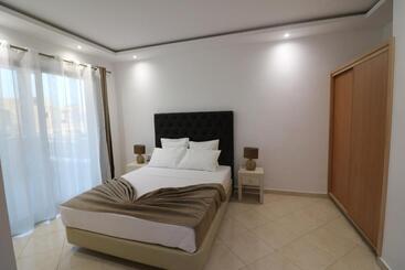 تختخواب و صبحانه Lali S House