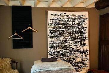 تختخواب و صبحانه Maison Galerie Art N Pepper