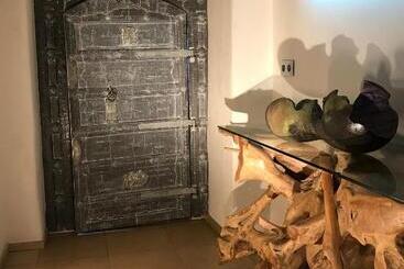 تختخواب و صبحانه Maison Galerie Art N Pepper