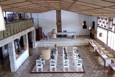تختخواب و صبحانه Rwanda African Art Museum