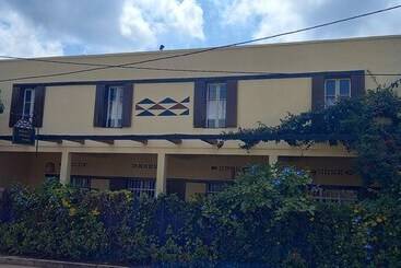 تختخواب و صبحانه Rwanda African Art Museum