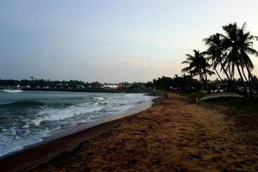 تختخواب و صبحانه The Bungalow Hambantota