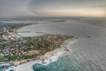 تختخواب و صبحانه The Bungalow Hambantota