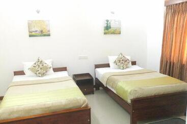تختخواب و صبحانه The Bungalow Hambantota
