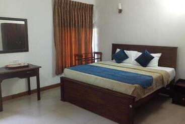 تختخواب و صبحانه The Bungalow Hambantota