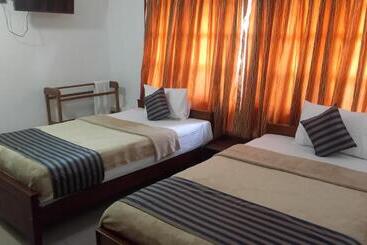 تختخواب و صبحانه The Bungalow Hambantota