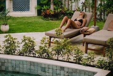 تختخواب و صبحانه Villa Tokay   Luxury Private Villas