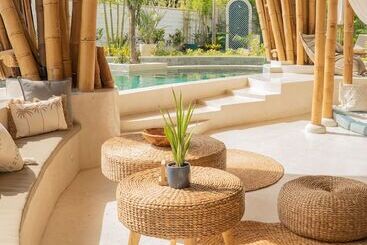تختخواب و صبحانه Villa Tokay   Luxury Private Villas