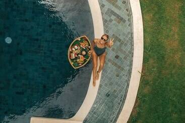 تختخواب و صبحانه Villa Tokay   Luxury Private Villas
