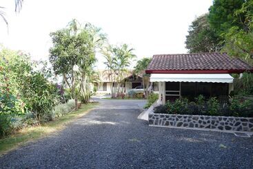 هتل Bungalows Sanlaz