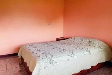 هتل Cabinas Los Tucanes