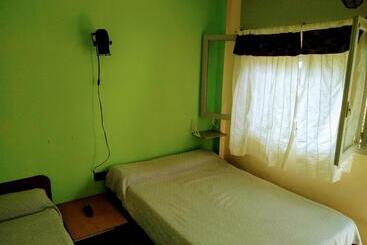 هتل Hostel Megaró