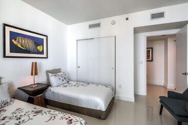 هتل Icon Brickell W Residences