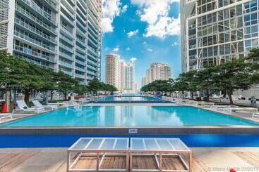 هتل Icon Brickell W Residences