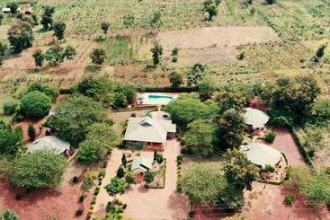 هتل Maktau Mountain Lodge