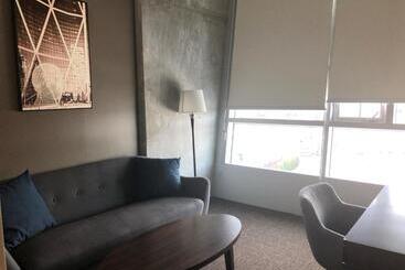 هتل Sait Residence & Conference Centre   Calgary