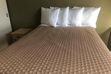 هتل Sait Residence & Conference Centre   Calgary
