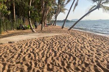 هتل Tembo Beach