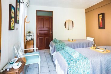 هتل The Blue Suites & Spa