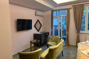 Taksim Miran Suit