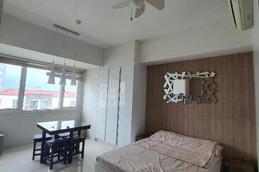 تختخواب و صبحانه Calyx Residences