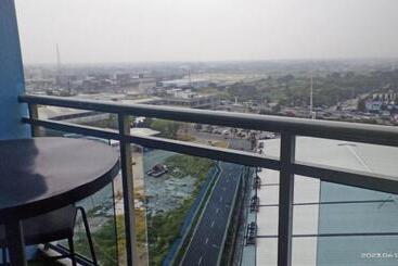 ベッドアンドブレックファースト Cozy Condo With City View