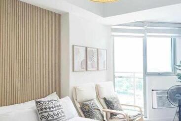 ベッドアンドブレックファースト Cozy Condo With City View