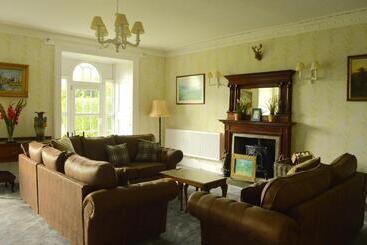 تختخواب و صبحانه Dol Llan Mansion
