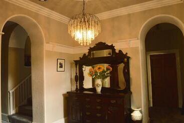 تختخواب و صبحانه Dol Llan Mansion