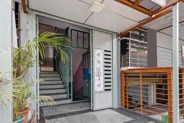 호텔 J.b. Boarding And Lodging