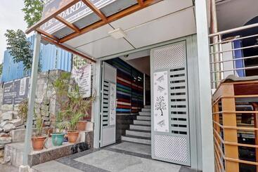 호텔 J.b. Boarding And Lodging