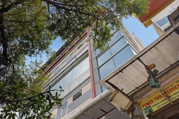 호텔 J.b. Boarding And Lodging