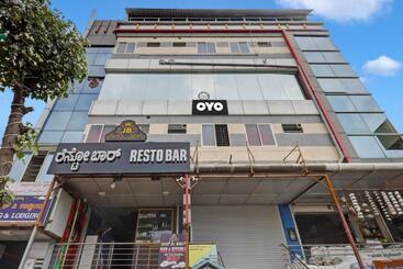 호텔 J.b. Boarding And Lodging