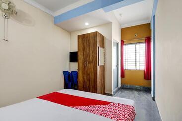 호텔 J.b. Boarding And Lodging