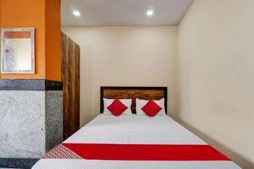 호텔 J.b. Boarding And Lodging