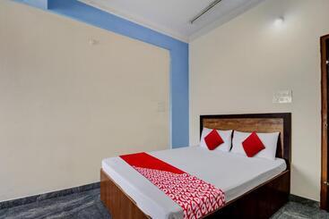 호텔 J.b. Boarding And Lodging