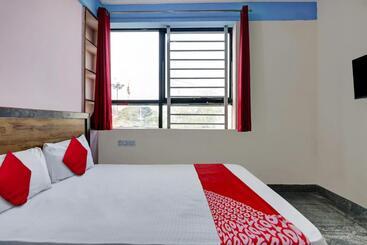 호텔 J.b. Boarding And Lodging